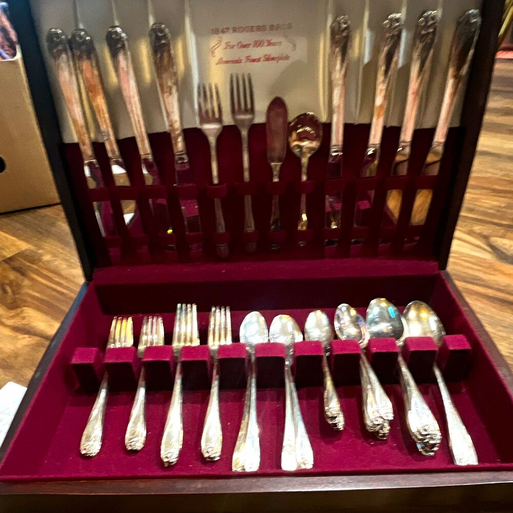 1847 Rogers Bros Silverplate Flatware Set 51pc Floral w/ Dark Wood Case